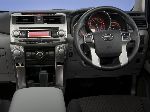 світлина 15 Авто Toyota 4Runner Позашляховик (5 покоління 2009 2013)