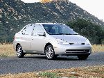 ominaisuudet 3 Auto Toyota Prius sedan kuva