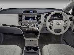 foto 5 Auto Toyota Sienna SE minivens 5-durvis (3 generation 2011 2014)
